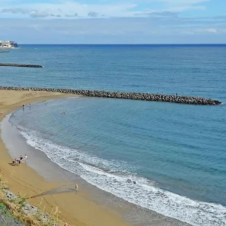 Tarantos Beach