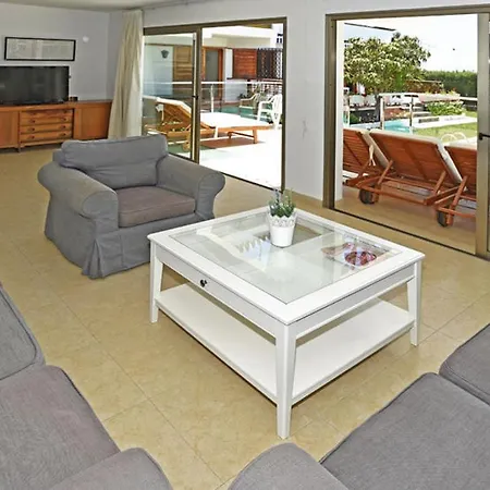 Tarantos Beach Villa